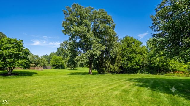 255 Camden Drive, Zionsville, IN 46077