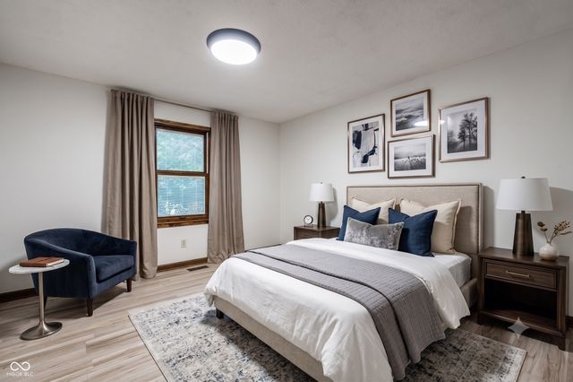 255 Camden Drive, Zionsville, IN 46077