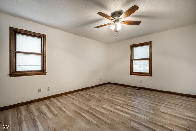 255 Camden Drive, Zionsville, IN 46077