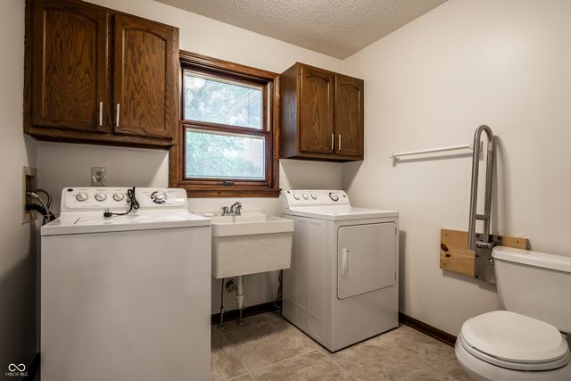 255 Camden Drive, Zionsville, IN 46077