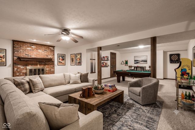 255 Camden Drive, Zionsville, IN 46077