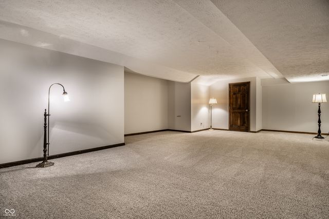 255 Camden Drive, Zionsville, IN 46077