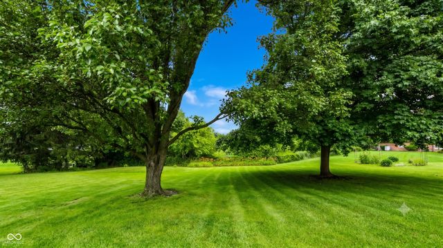 255 Camden Drive, Zionsville, IN 46077