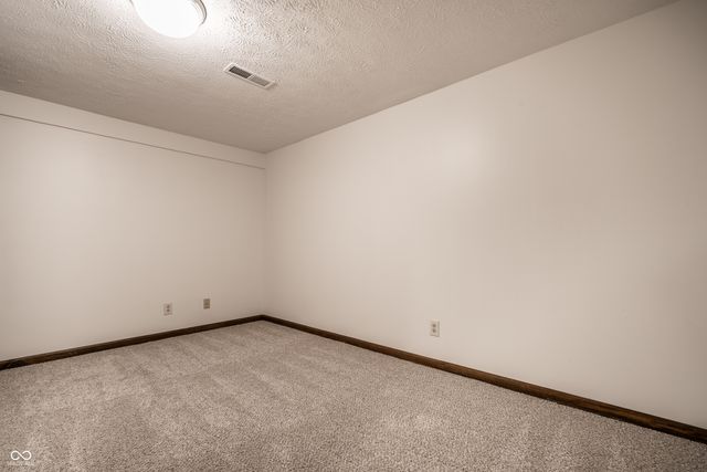 255 Camden Drive, Zionsville, IN 46077