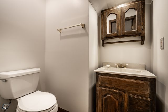 255 Camden Drive, Zionsville, IN 46077