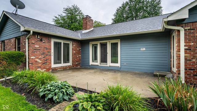 255 Camden Drive, Zionsville, IN 46077
