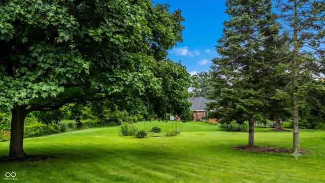 255 Camden Drive, Zionsville, IN 46077