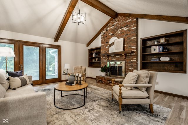 255 Camden Drive, Zionsville, IN 46077