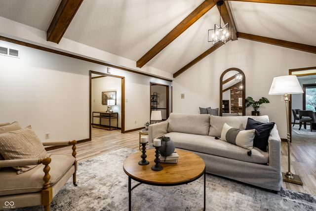 255 Camden Drive, Zionsville, IN 46077