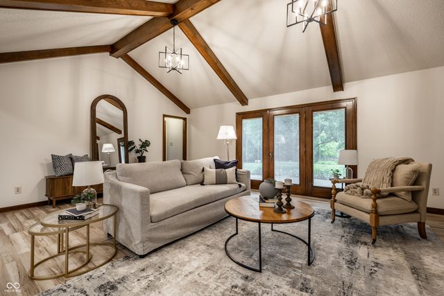 255 Camden Drive, Zionsville, IN 46077