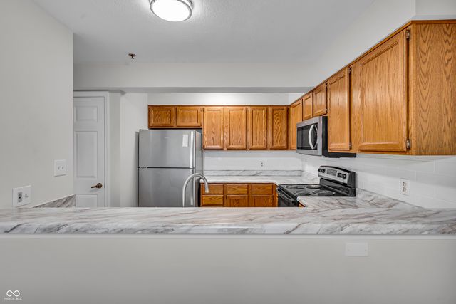 8176 Shorewalk Drive, Indianapolis, IN 46236