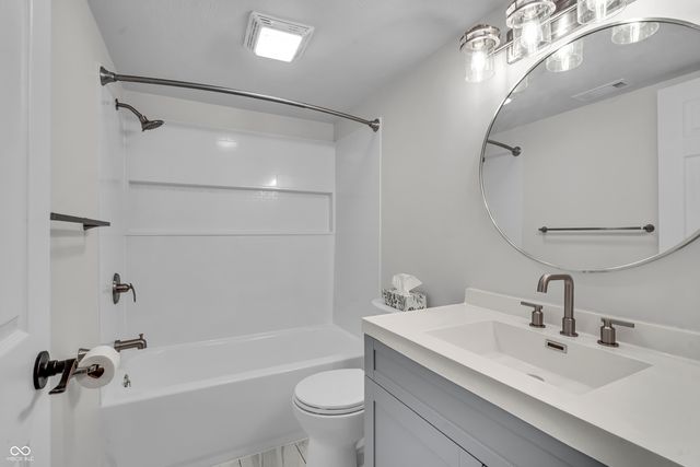 8176 Shorewalk Drive, Indianapolis, IN 46236