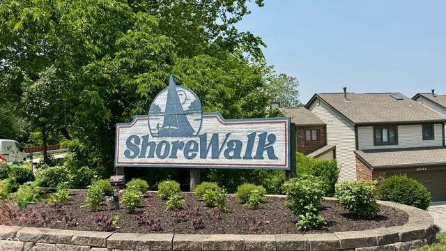 8176 Shorewalk Drive, Indianapolis, IN 46236