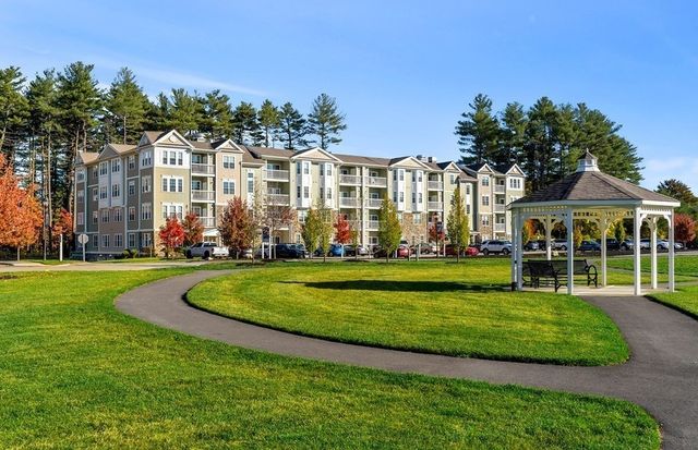 320 Martins Landing 211, North Reading, MA 01864