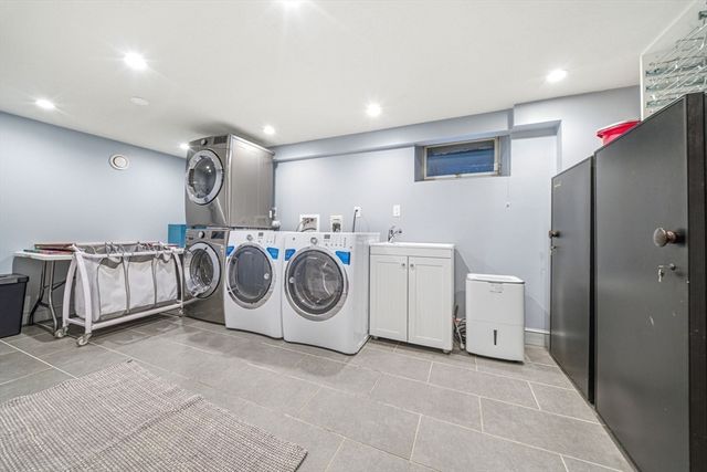 54 Oakvale Rd, Newton, MA 02468