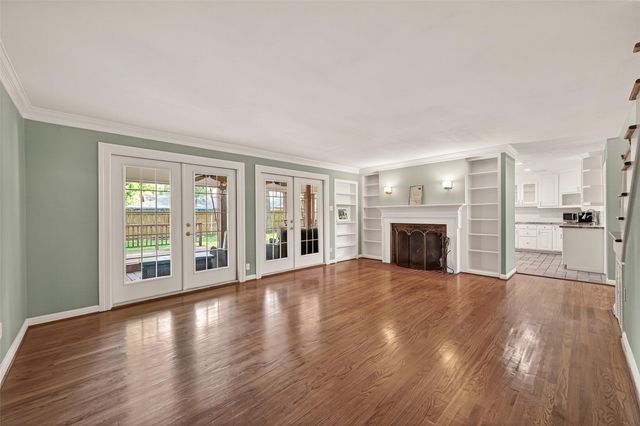 302 Hickory Ridge Drive, El Lago, TX 77586