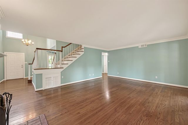 302 Hickory Ridge Drive, El Lago, TX 77586