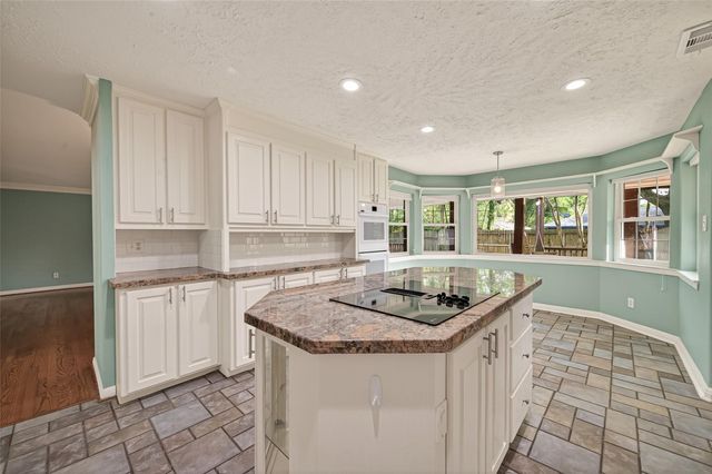 302 Hickory Ridge Drive, El Lago, TX 77586