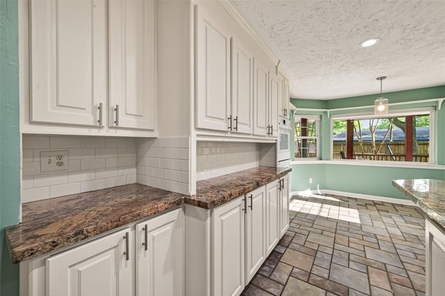 302 Hickory Ridge Drive, El Lago, TX 77586