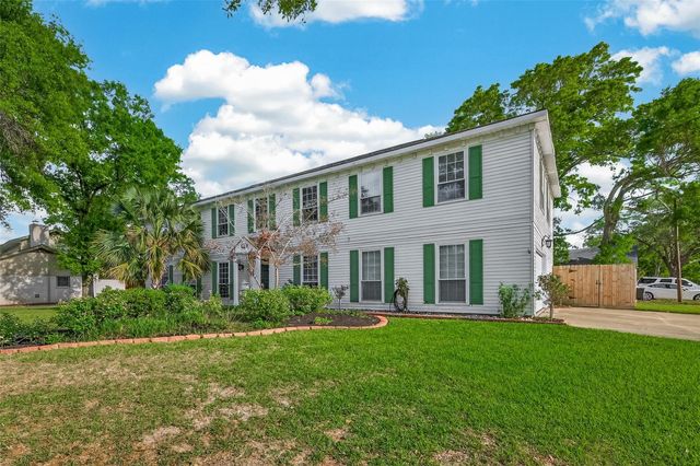 302 Hickory Ridge Drive, El Lago, TX 77586