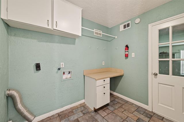 302 Hickory Ridge Drive, El Lago, TX 77586