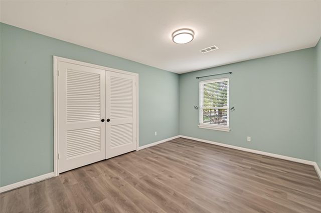 302 Hickory Ridge Drive, El Lago, TX 77586