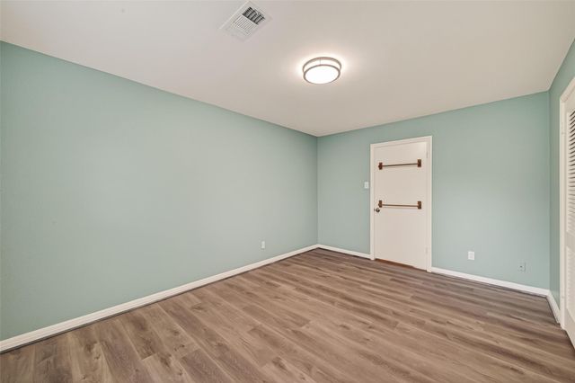 302 Hickory Ridge Drive, El Lago, TX 77586