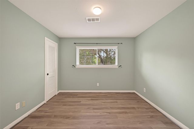 302 Hickory Ridge Drive, El Lago, TX 77586