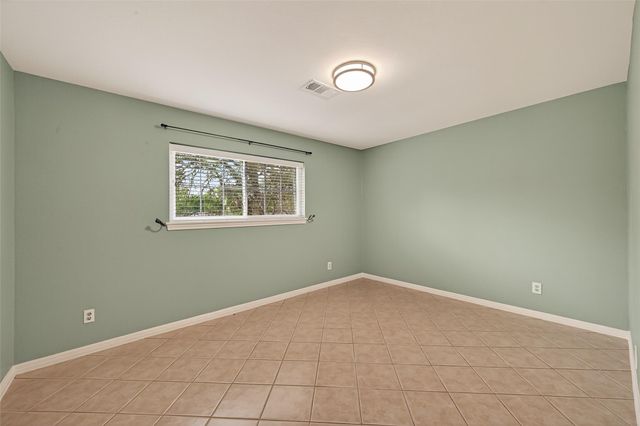 302 Hickory Ridge Drive, El Lago, TX 77586