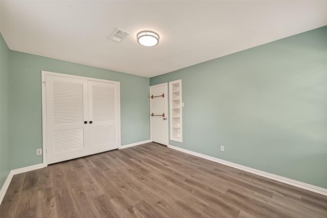 302 Hickory Ridge Drive, El Lago, TX 77586