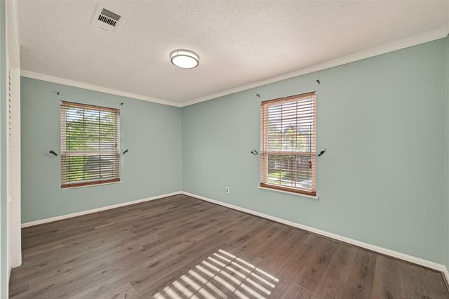 302 Hickory Ridge Drive, El Lago, TX 77586