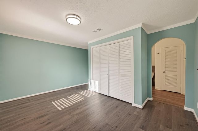 302 Hickory Ridge Drive, El Lago, TX 77586