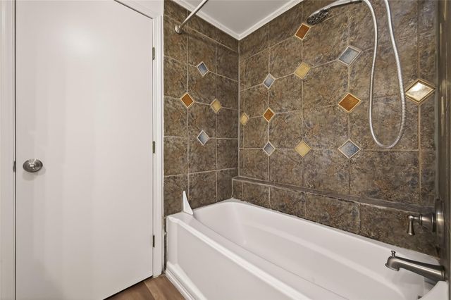 302 Hickory Ridge Drive, El Lago, TX 77586