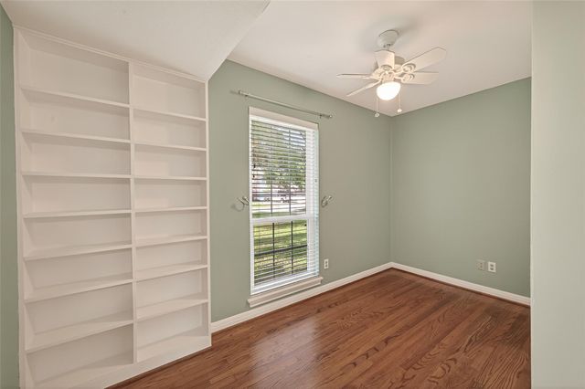 302 Hickory Ridge Drive, El Lago, TX 77586