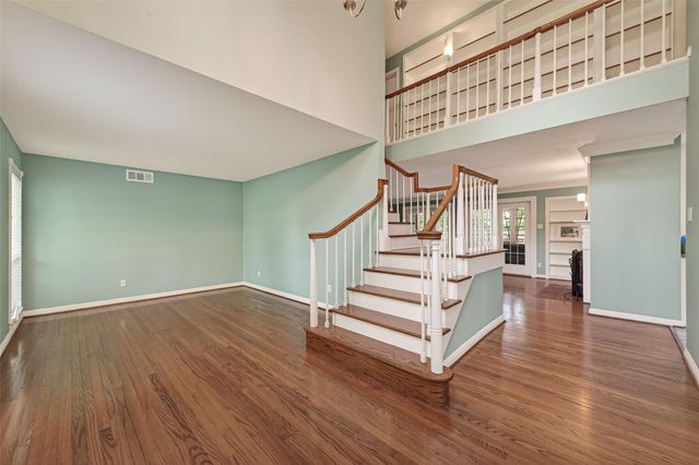 302 Hickory Ridge Drive, El Lago, TX 77586