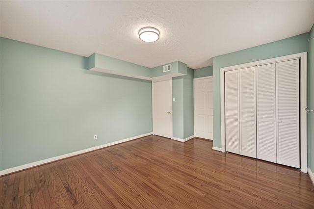 302 Hickory Ridge Drive, El Lago, TX 77586