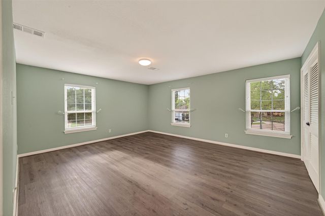 302 Hickory Ridge Drive, El Lago, TX 77586