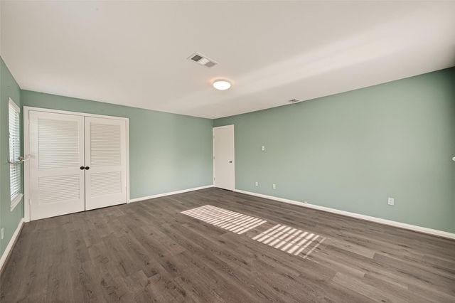 302 Hickory Ridge Drive, El Lago, TX 77586