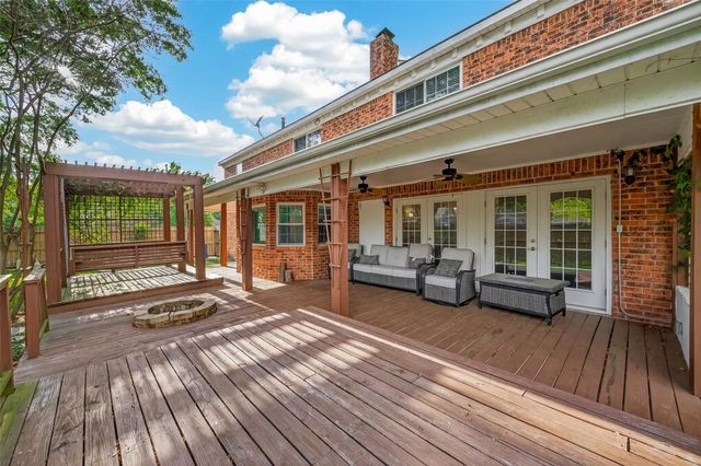 302 Hickory Ridge Drive, El Lago, TX 77586