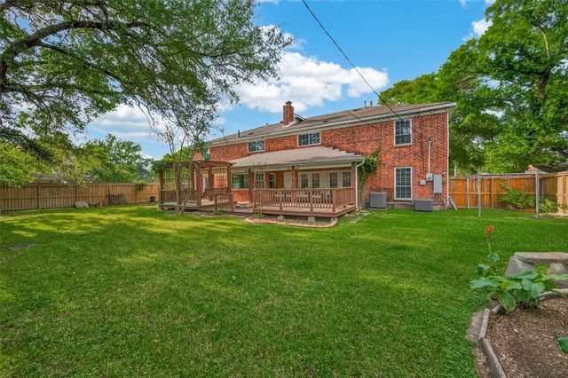 302 Hickory Ridge Drive, El Lago, TX 77586