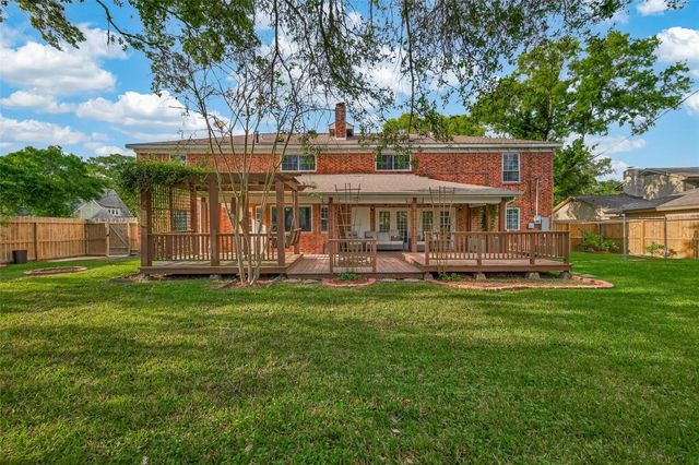 302 Hickory Ridge Drive, El Lago, TX 77586