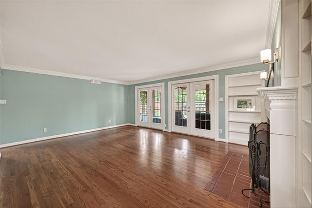 302 Hickory Ridge Drive, El Lago, TX 77586