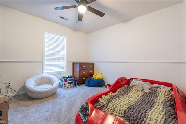 1032 Oak Bark LN, Chesapeake, VA 23323