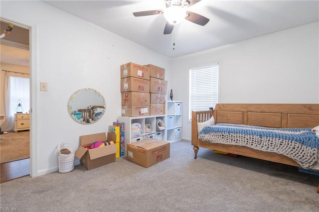 1032 Oak Bark LN, Chesapeake, VA 23323