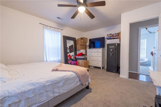 1032 Oak Bark LN, Chesapeake, VA 23323