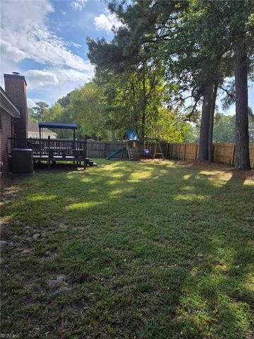 1032 Oak Bark LN, Chesapeake, VA 23323