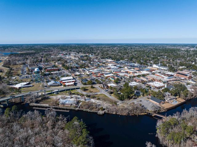 215 Jessica Lakes Dr., Conway, SC 29526