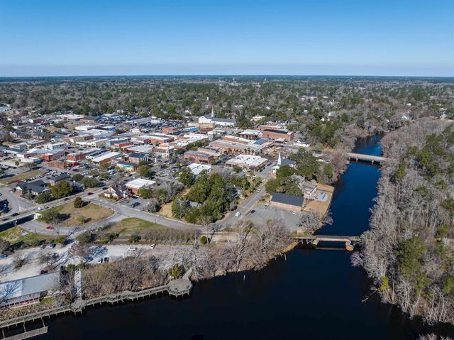 215 Jessica Lakes Dr., Conway, SC 29526