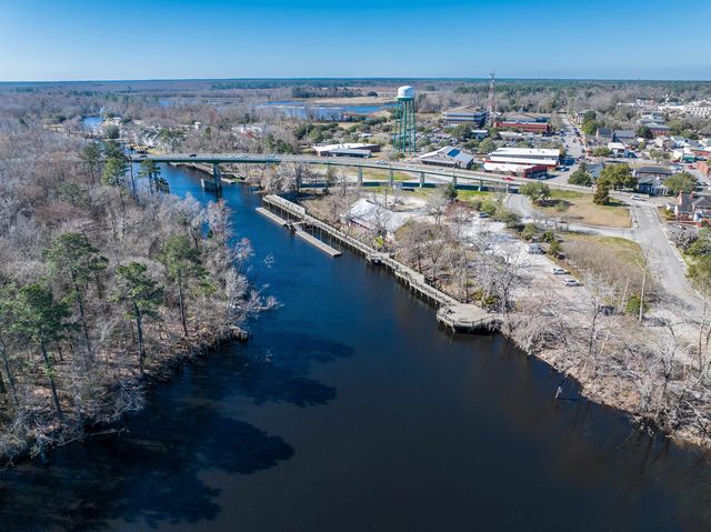 215 Jessica Lakes Dr., Conway, SC 29526