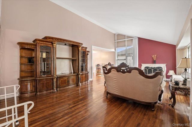 916 Lawrence Court, North Woodmere, NY 11581